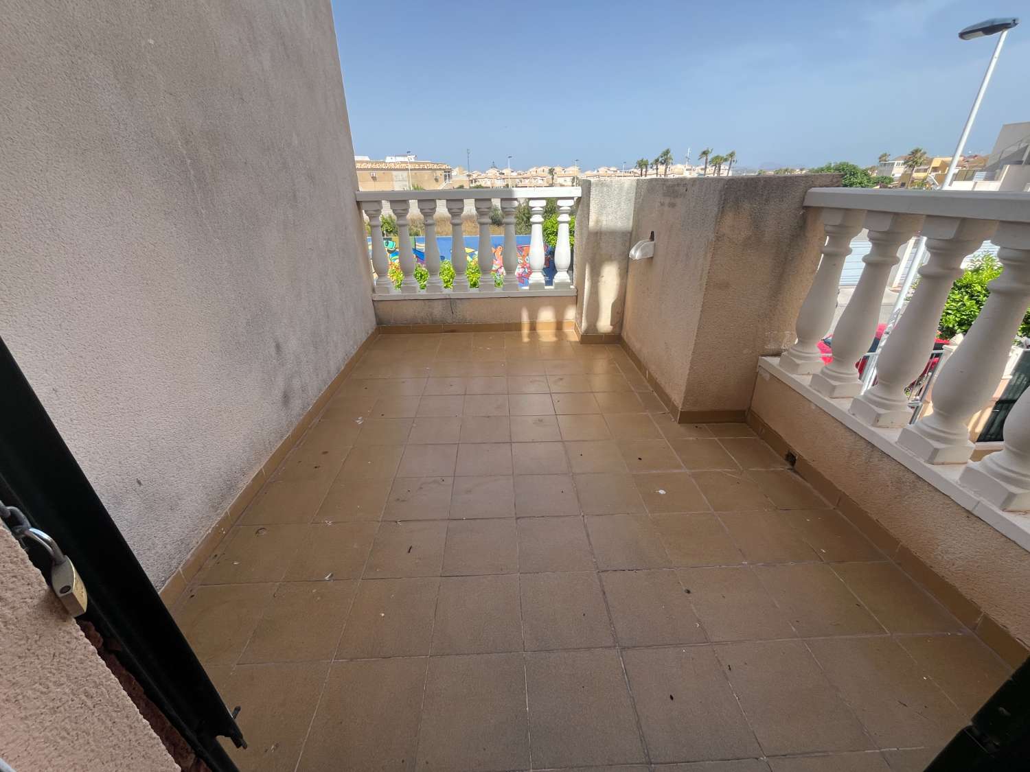 RENOVIERTES DUPLEX ZUM VERKAUF IN TORREVIEJA!! 2 SCHLAFZIMMER MIT POOL!!