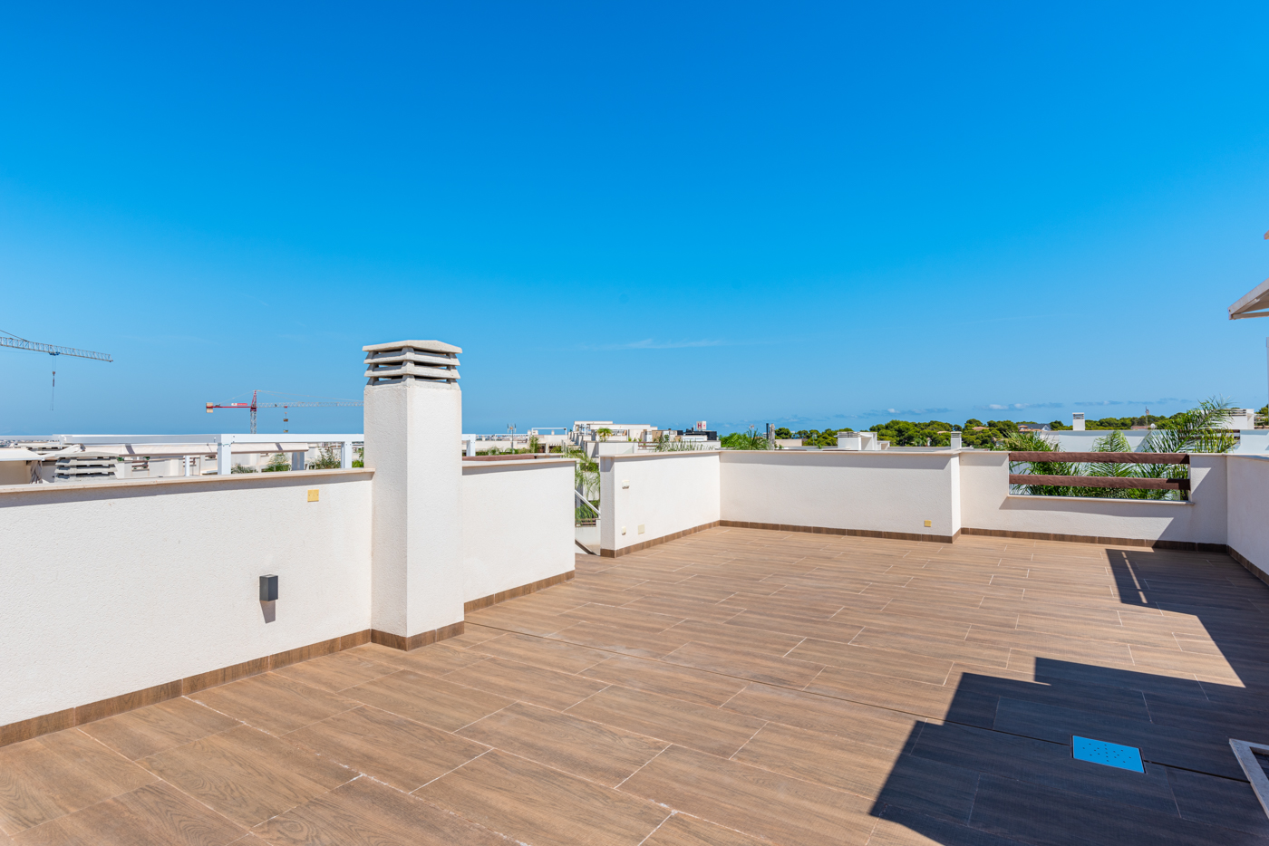 NYBYGGET PENTHOUSE MED TERRASSE OG SPEKTAKULÆR UDSIGT