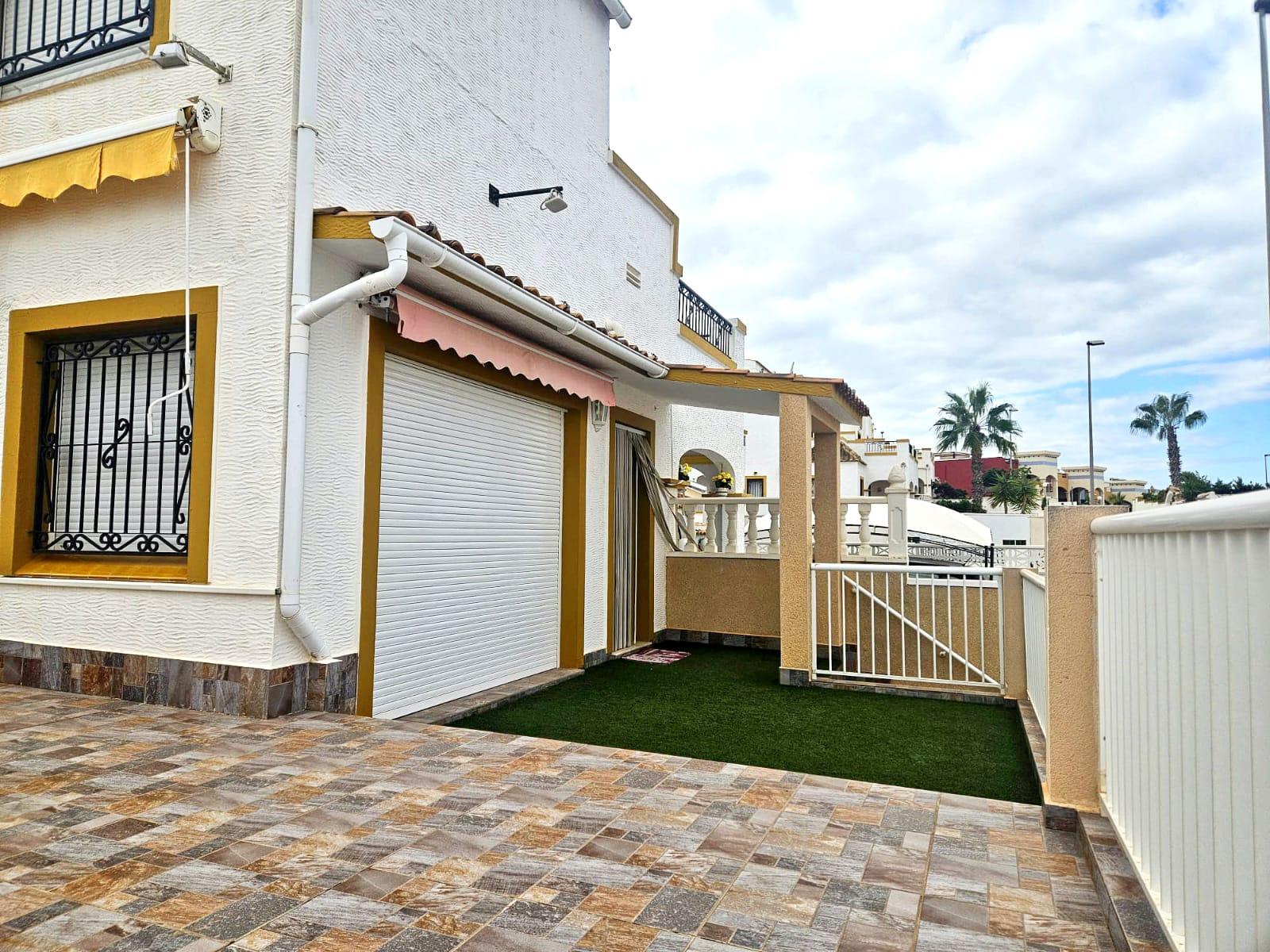Chalet en venta en Orihuela Costa