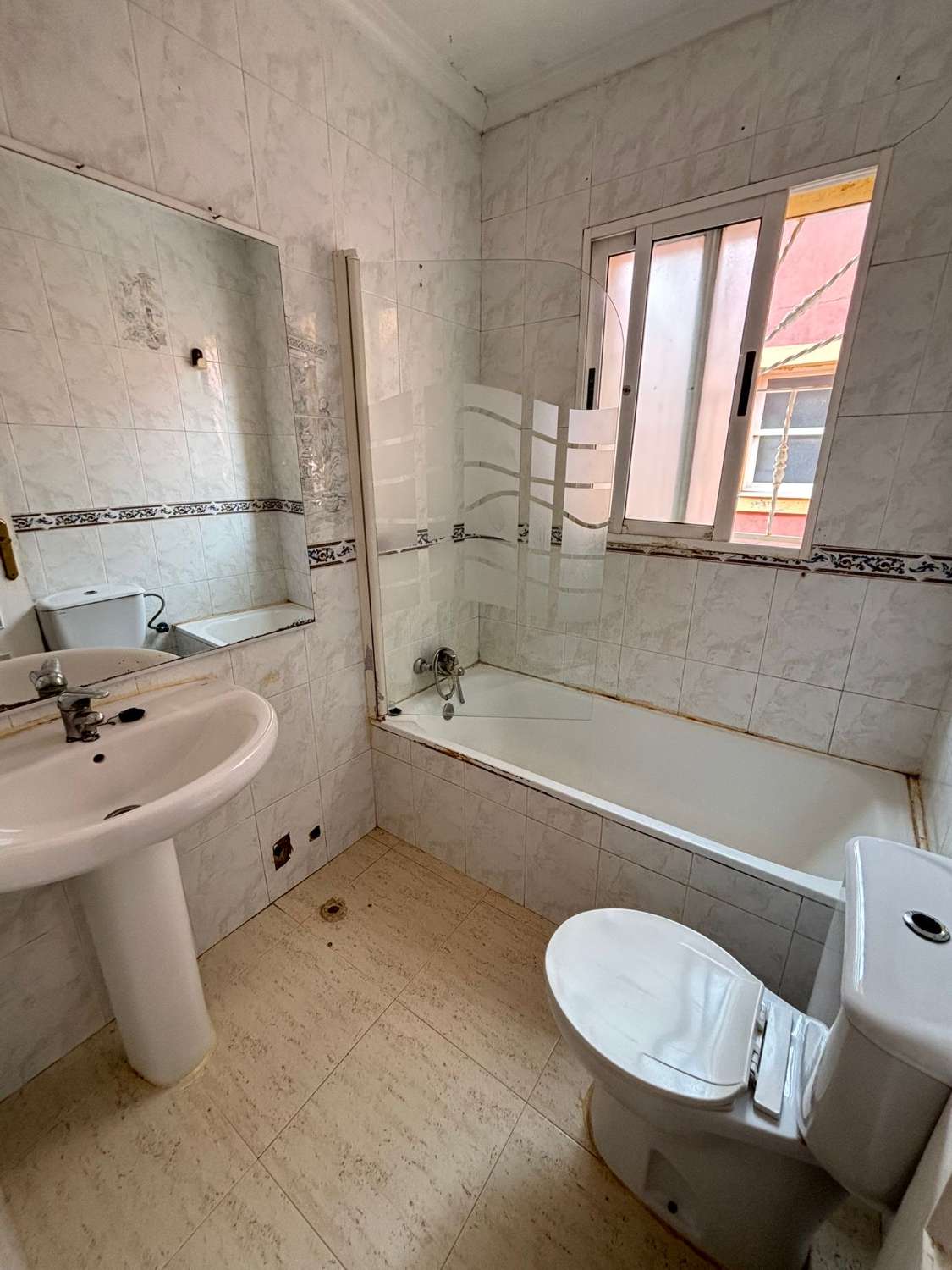 OCASIÓN!! DUPLEX 3 DORMITORIOS 2 BAÑOS EN LA SIESTA PARA REFORMAR CON PISCINA!!