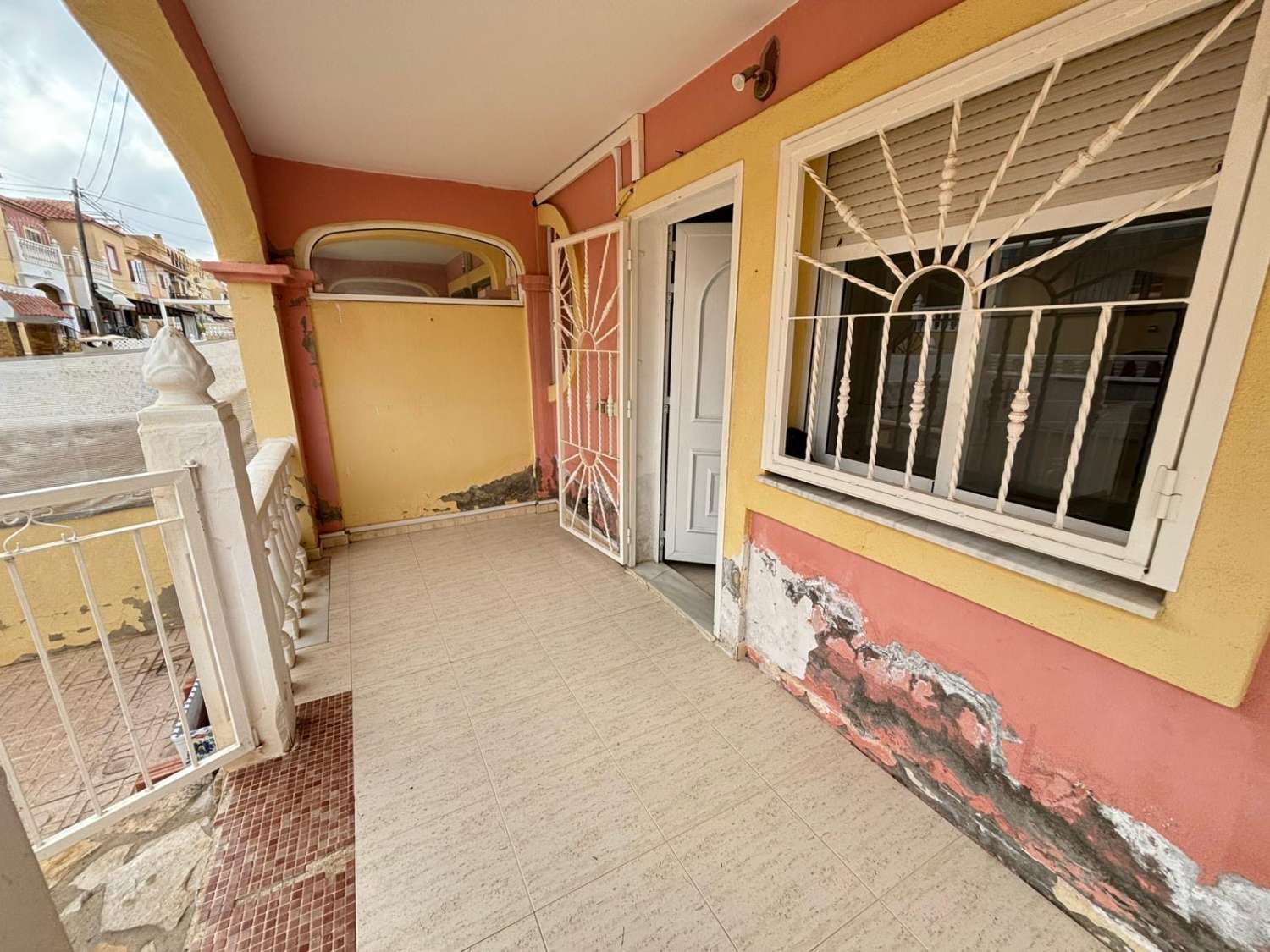 OCASIÓN!! DUPLEX 3 DORMITORIOS 2 BAÑOS EN LA SIESTA PARA REFORMAR CON PISCINA!!