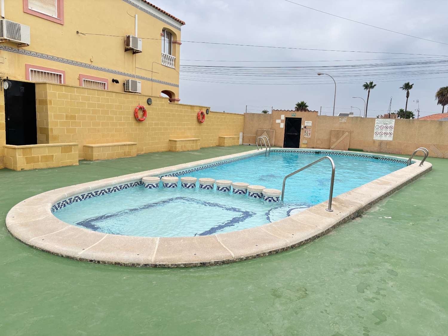 OCASIÓN!! DUPLEX 3 DORMITORIOS 2 BAÑOS EN LA SIESTA PARA REFORMAR CON PISCINA!!