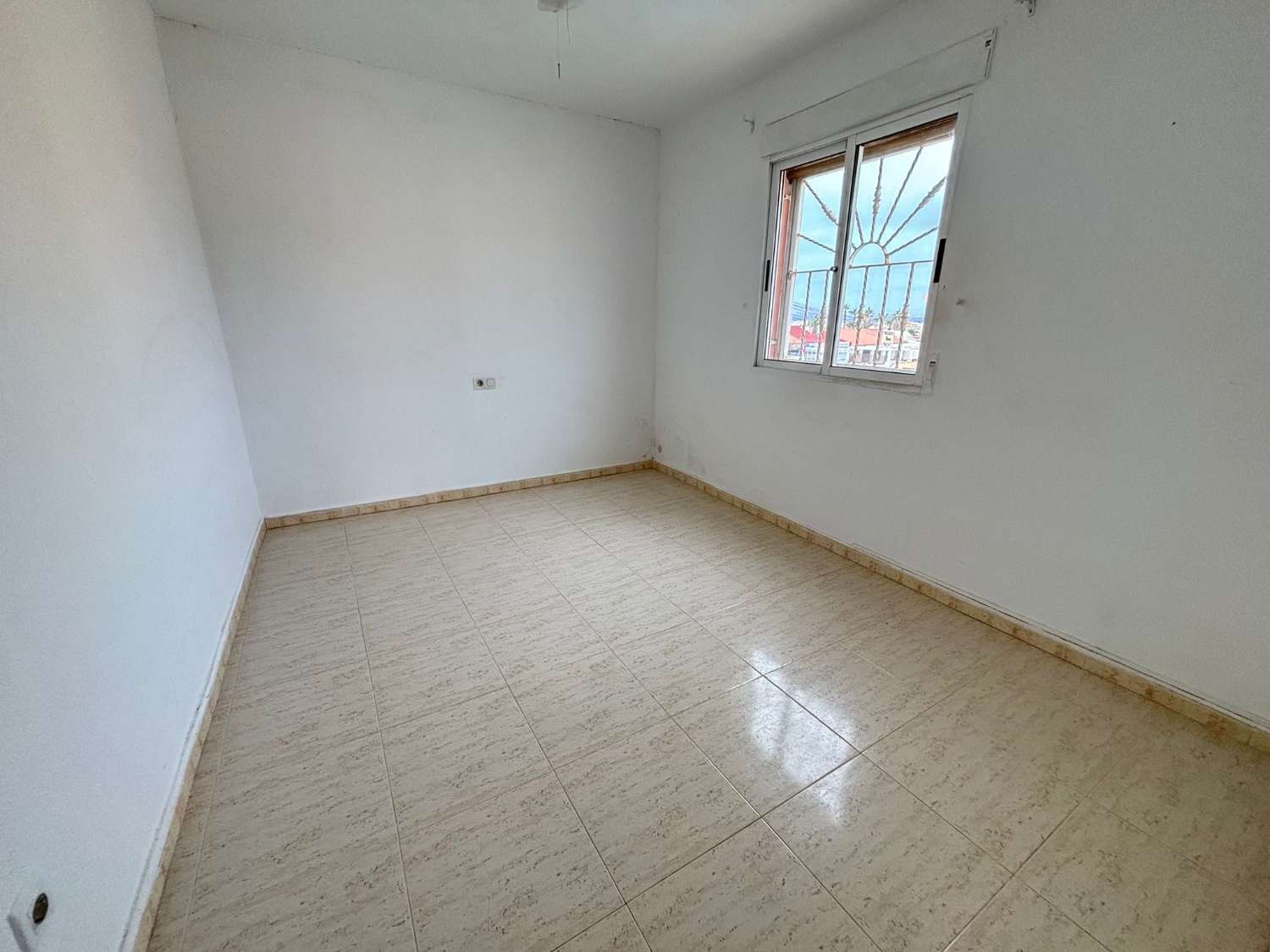 OCASIÓN!! DUPLEX 3 DORMITORIOS 2 BAÑOS EN LA SIESTA PARA REFORMAR CON PISCINA!!