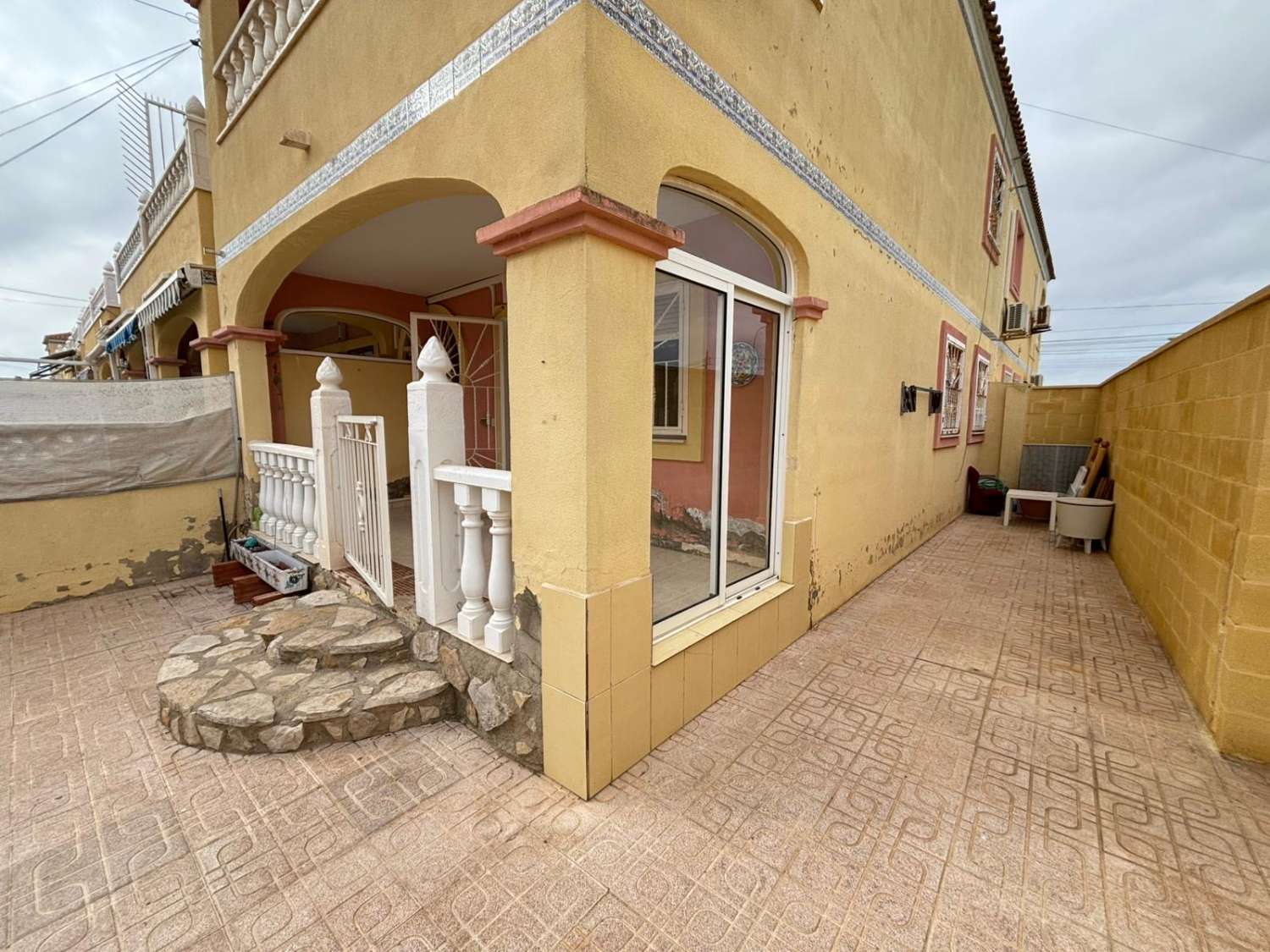 OCASIÓN!! DUPLEX 3 DORMITORIOS 2 BAÑOS EN LA SIESTA PARA REFORMAR CON PISCINA!!