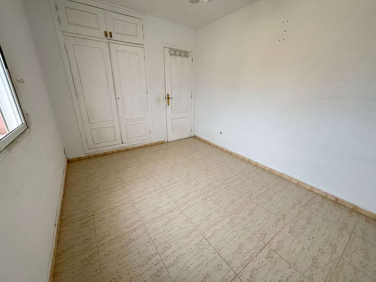 OCASIÓN!! DUPLEX 3 DORMITORIOS 2 BAÑOS EN LA SIESTA PARA REFORMAR CON PISCINA!!