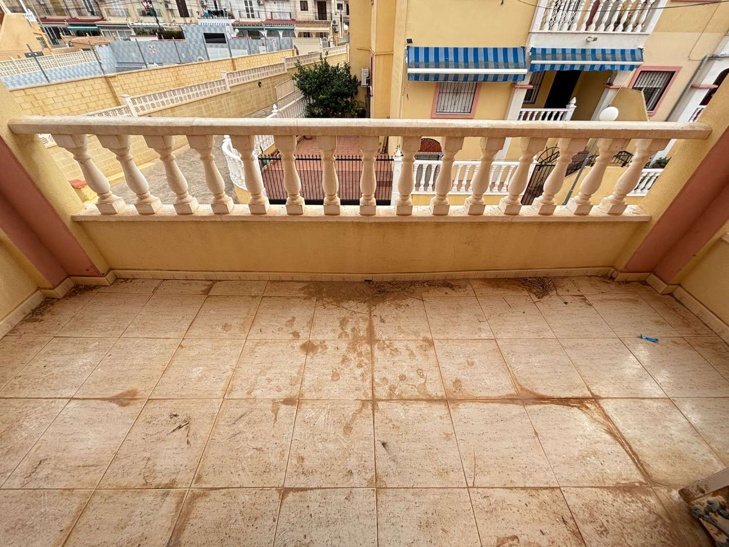 OCASIÓN!! DUPLEX 3 DORMITORIOS 2 BAÑOS EN LA SIESTA PARA REFORMAR CON PISCINA!!