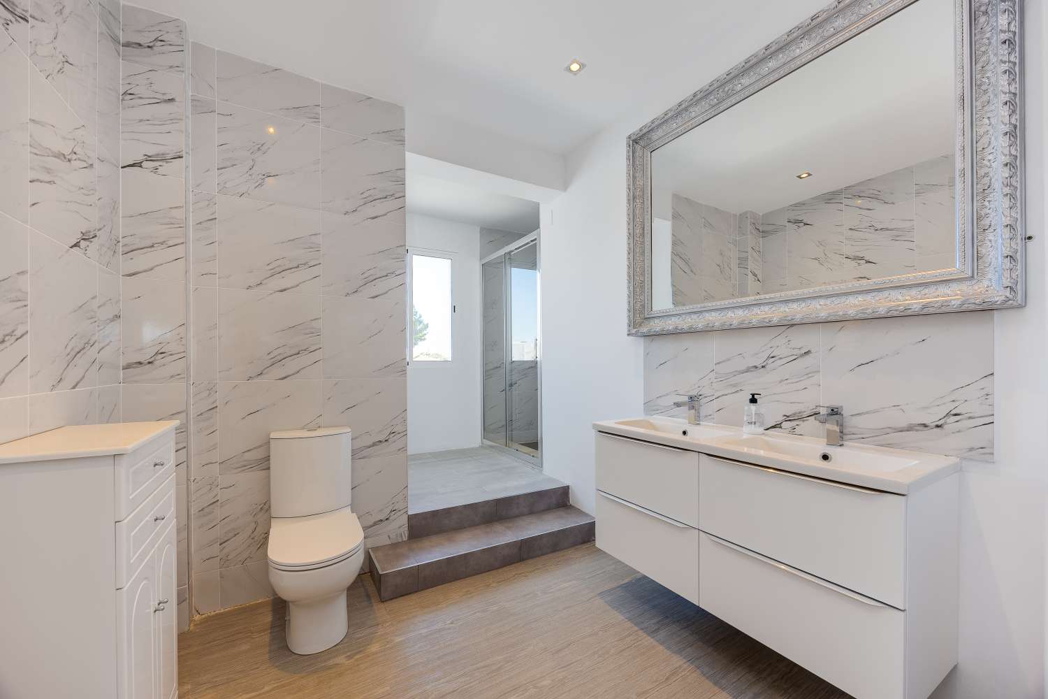 Finca privada de 5.727 m² con vistas panorámicas, piscina