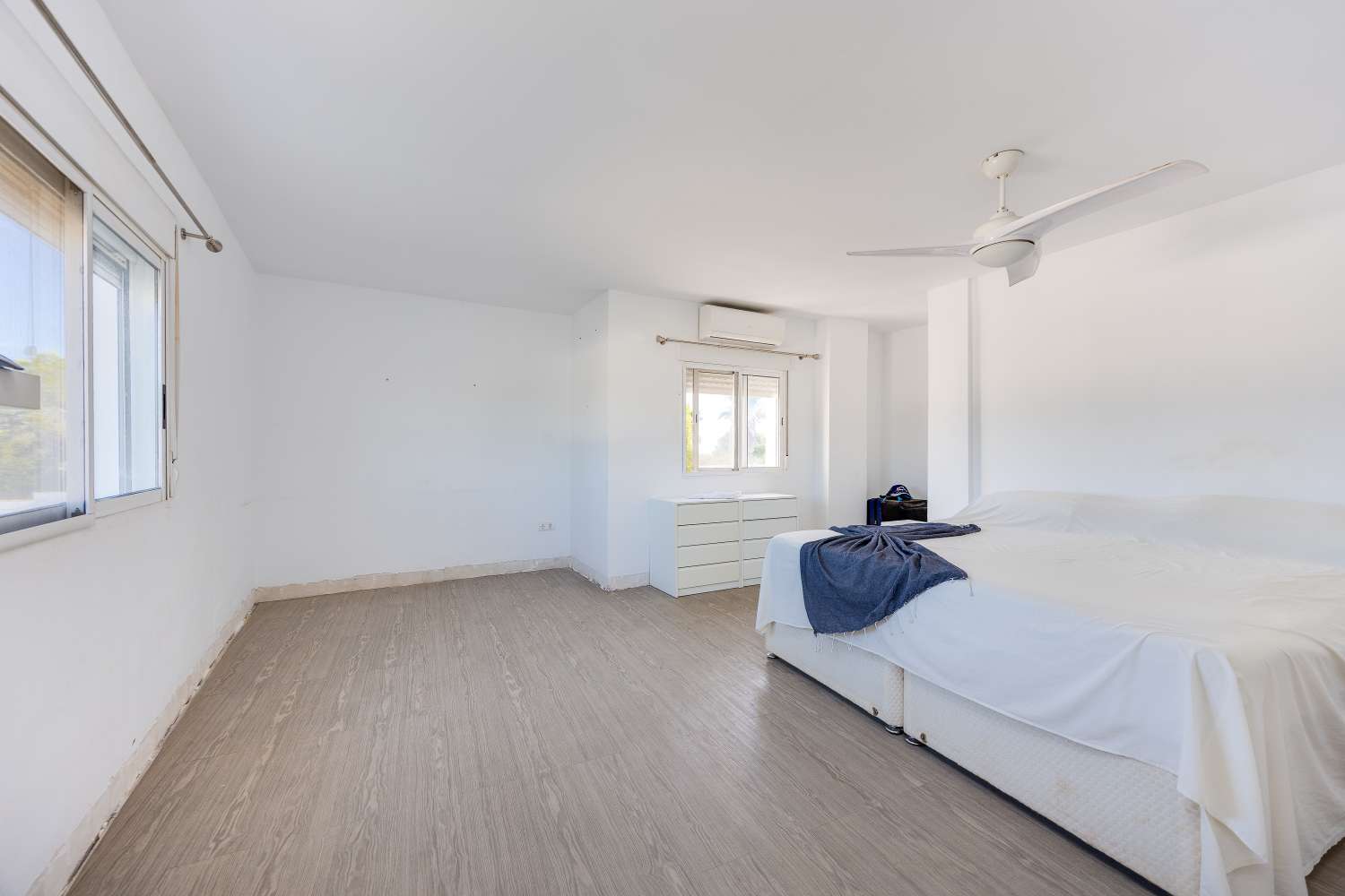 Finca privada de 5.727 m² con vistas panorámicas, piscina