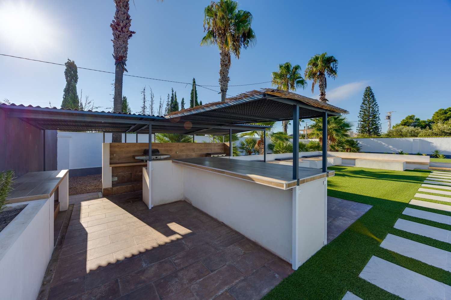 Finca privada de 5.727 m² con vistas panorámicas, piscina