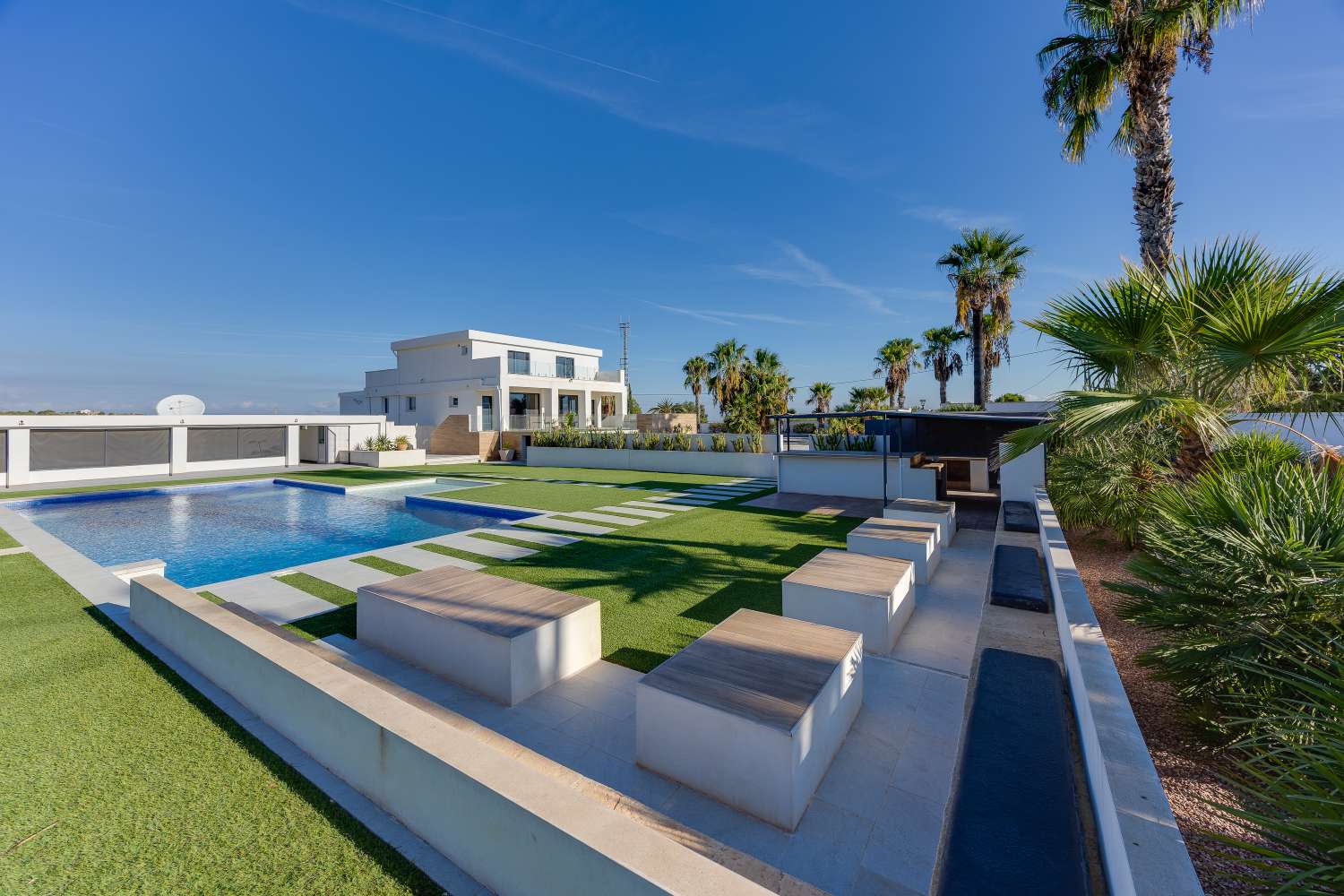 Finca privada de 5.727 m² con vistas panorámicas, piscina