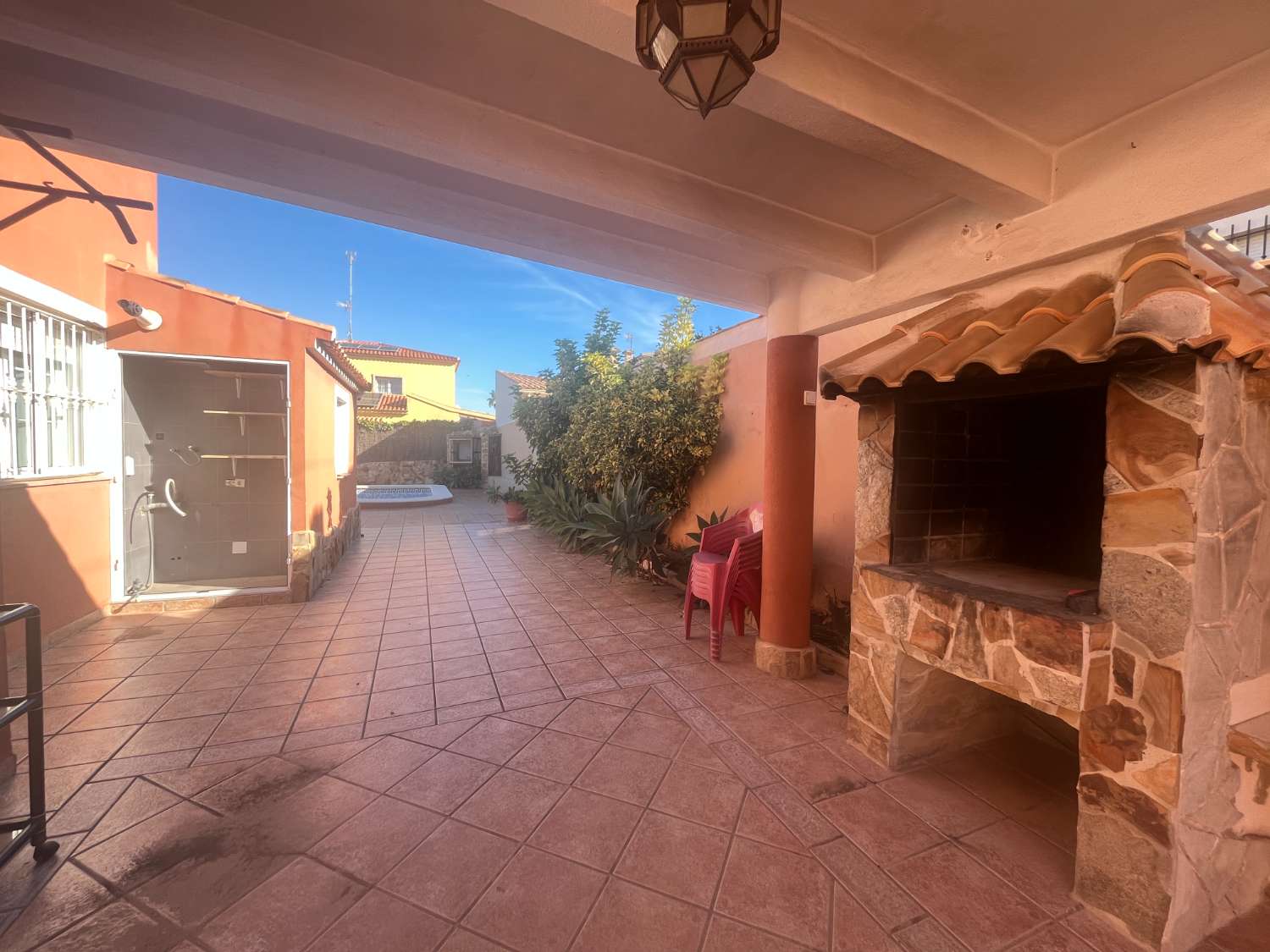 CHALET INDEPENDIENTE CON PISCINA PRIVADA, AGUAS NUEVAS A 3 KM DE LA PLAYA