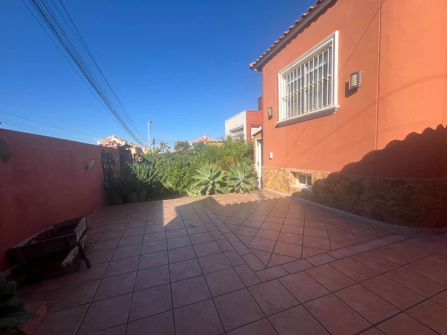 CHALET INDEPENDIENTE CON PISCINA PRIVADA, AGUAS NUEVAS A 3 KM DE LA PLAYA
