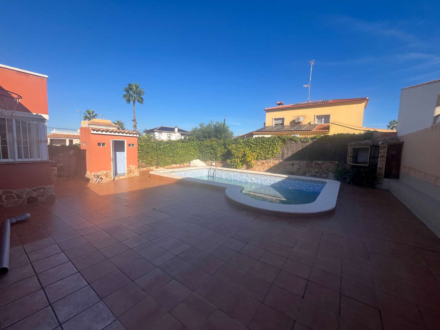 CHALET INDEPENDIENTE CON PISCINA PRIVADA, AGUAS NUEVAS A 3 KM DE LA PLAYA
