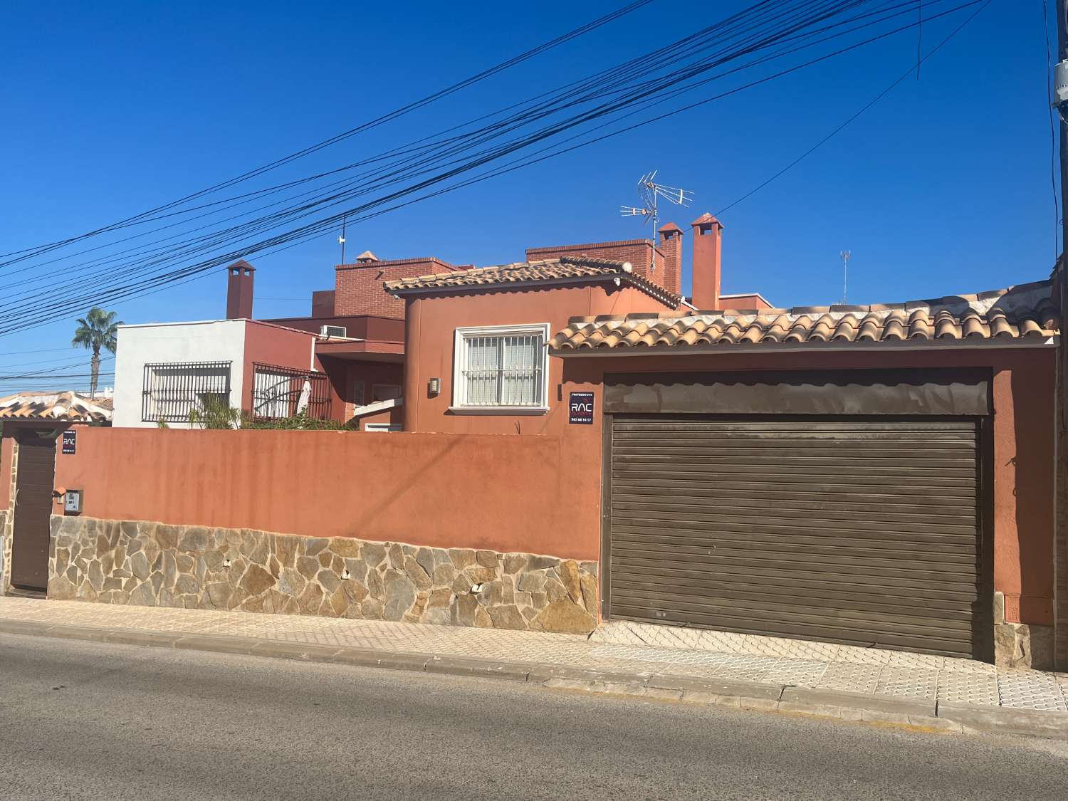CHALET INDEPENDIENTE CON PISCINA PRIVADA, AGUAS NUEVAS A 3 KM DE LA PLAYA