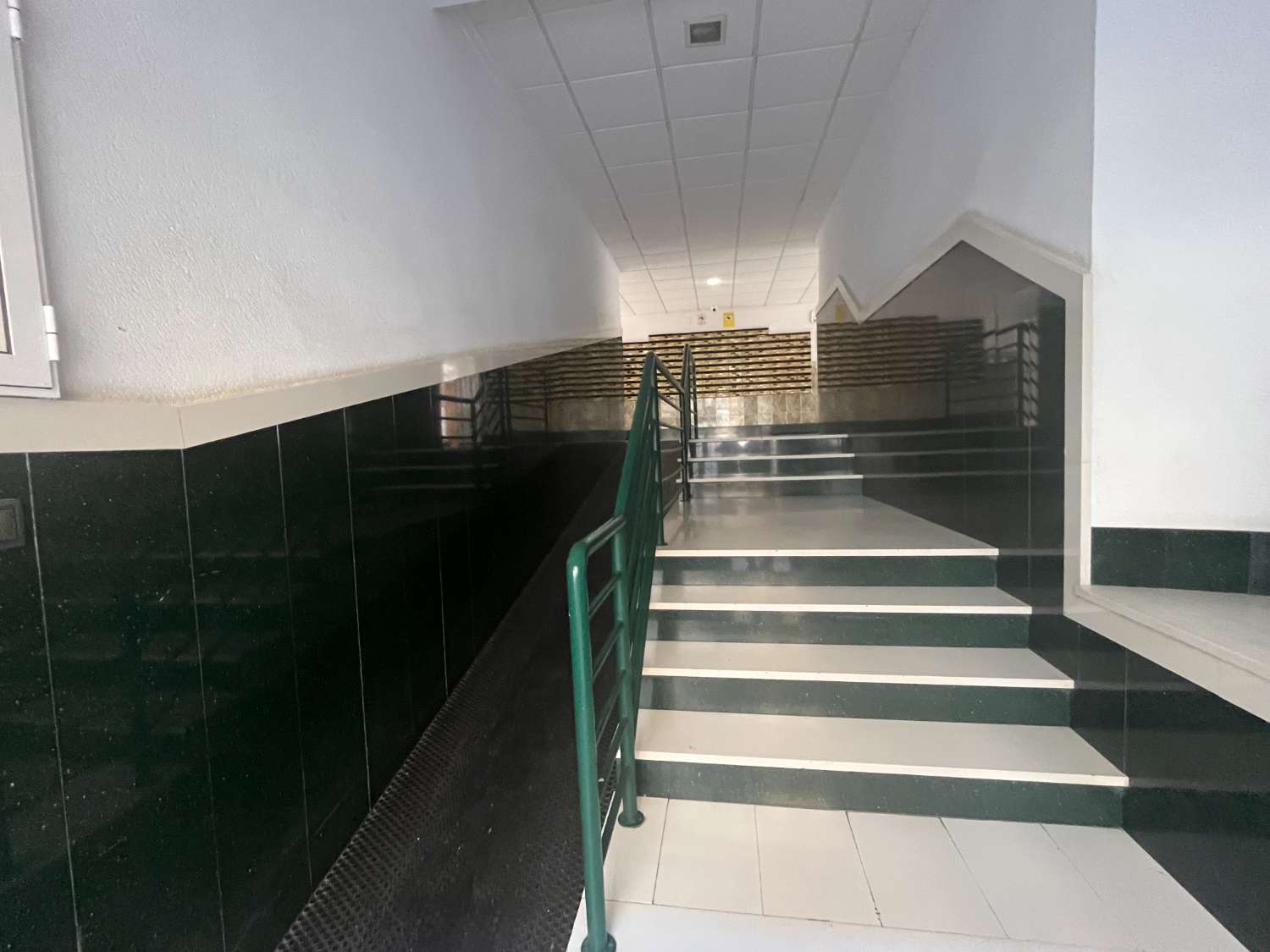 Appartement met twee slaapkamers en zwembad dicht bij het centrum en het strand