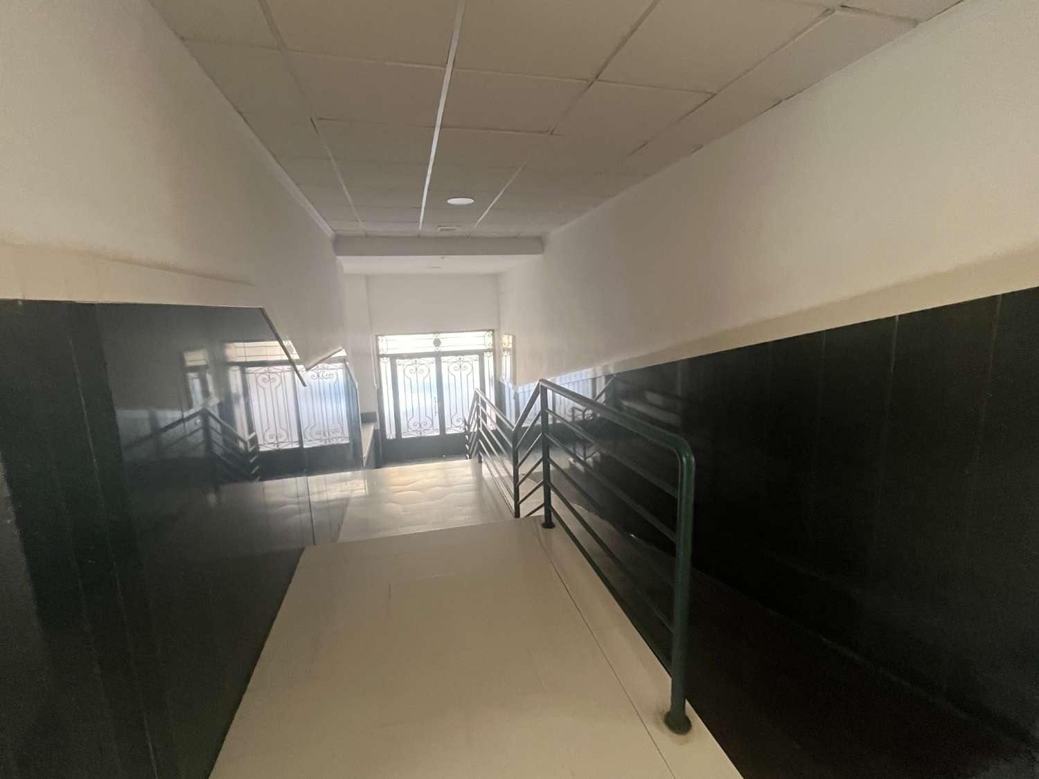 Appartement met twee slaapkamers en zwembad dicht bij het centrum en het strand
