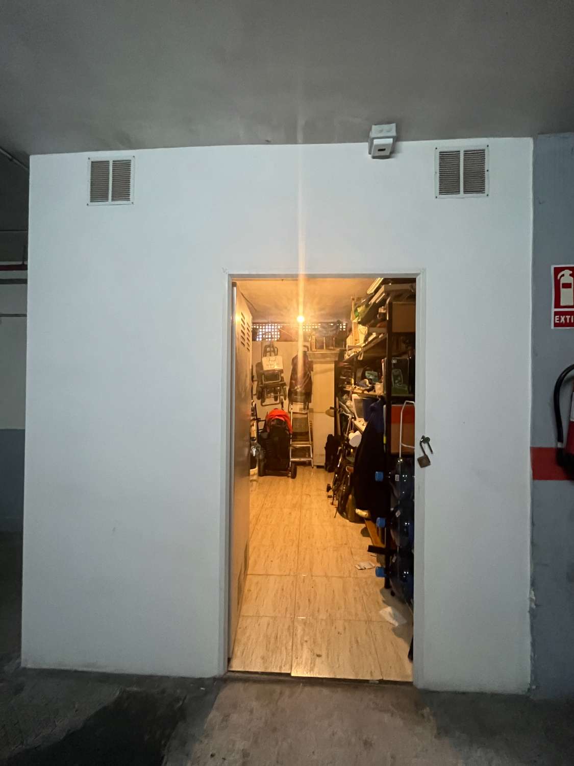 Appartement met twee slaapkamers en zwembad dicht bij het centrum en het strand