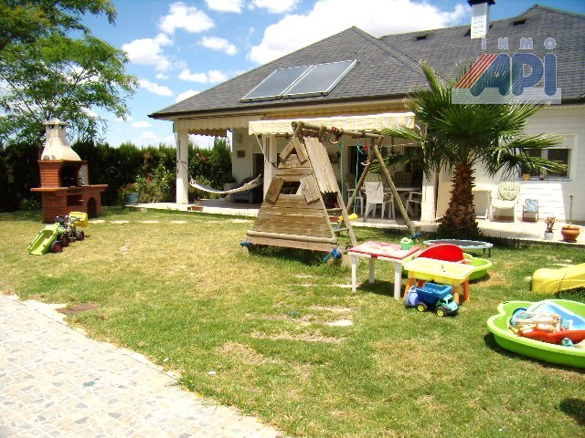 CHALET 165 m2 EN UN TERRENO DE 3500 M2