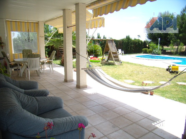 CHALET 165 m2 EN UN TERRENO DE 3500 M2