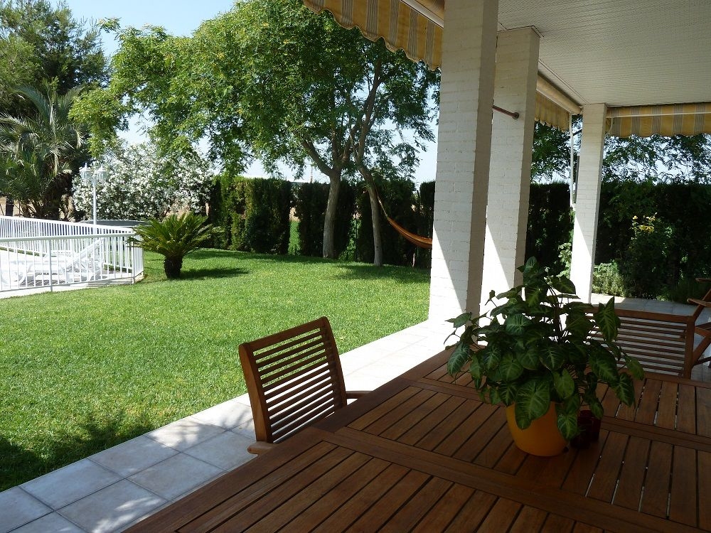 CHALET 165 m2 EN UN TERRENO DE 3500 M2