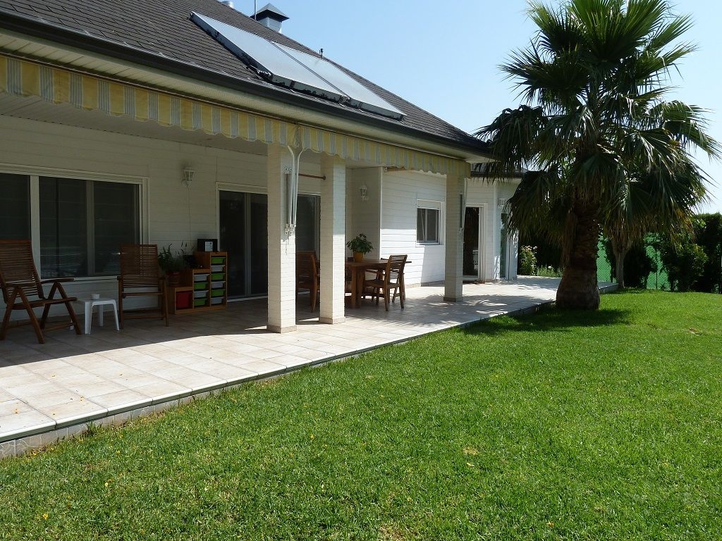 CHALET 165 m2 EN UN TERRENO DE 3500 M2